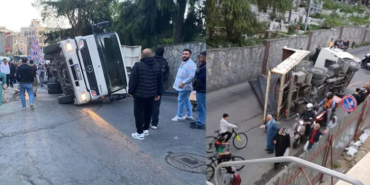 Kamyon aşırı yük nedeniyle yan yattı