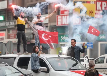 Bursalılar 15 Temmuz Demokrasi Meydanı’na akın etti