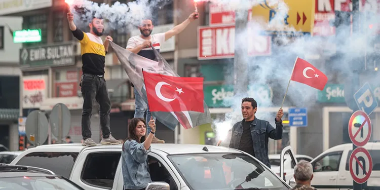 Bursalılar 15 Temmuz Demokrasi Meydanı’na akın etti