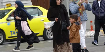 Taksim Meydanı dilencilerle doldu