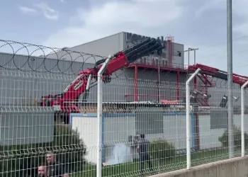 Bursa’da vinç devrildi, 1 kişi hayatını kaybetti 2 kişi yaralı