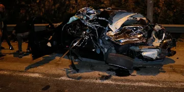 Zincirleme trafik kazası, can kaybı ve yaralılar var