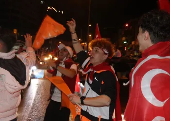 Bursa’da Cumhur İttifakı destekçileri kent merkezine akın etti