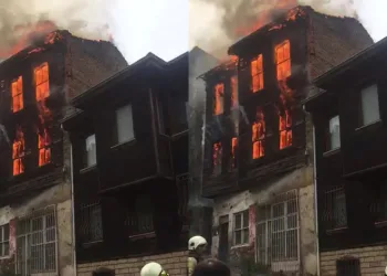 Beykoz’da ahşap bina yanarak kül oldu