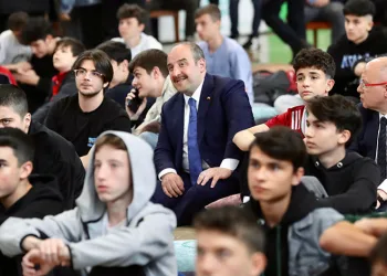 Bakan Varank ödülleri ikiye katladı