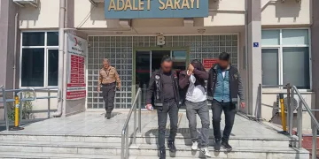 Torbacı sevgililer narkotikten kaçamadı