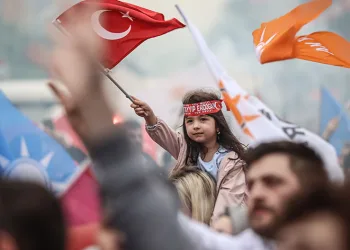 Bursalılar 15 Temmuz Demokrasi Meydanı’na akın etti