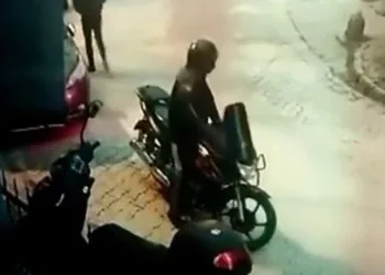 Soğuk kanlı motosiklet hırsızları kamerada
