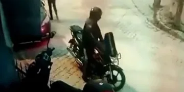 Soğuk kanlı motosiklet hırsızları kamerada