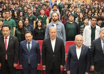 “Sizler donanımlı olduğunuz takdirde bizim geleceğimiz daha güvende olur”