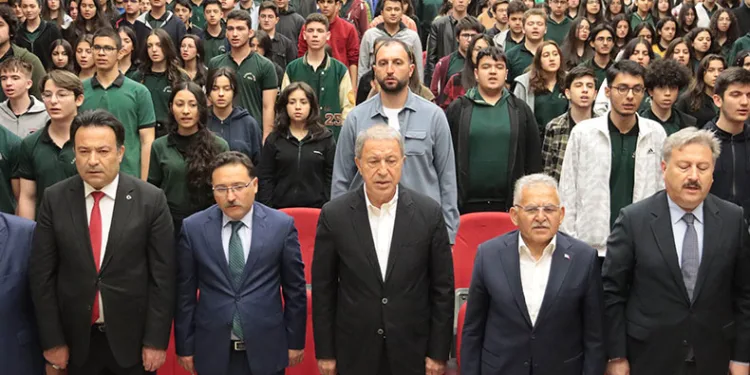 “Sizler donanımlı olduğunuz takdirde bizim geleceğimiz daha güvende olur”