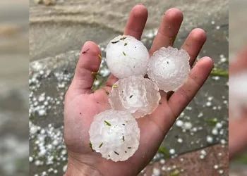 Ürdün’e ceviz büyüklüğünde dolu yağdı