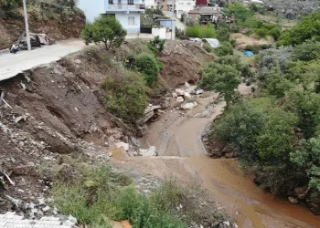 Meşeli, sel ve doluya teslim oldu