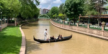 Porsuk Çayı’nın ilginç rengi
