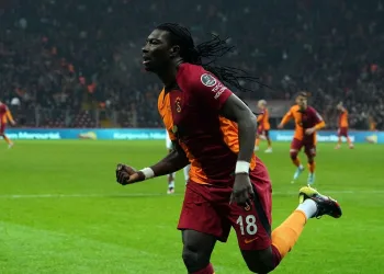 Galatasaray futbolcusu Gomis’ten Türkçe “İyi Bayramlar” mesajı