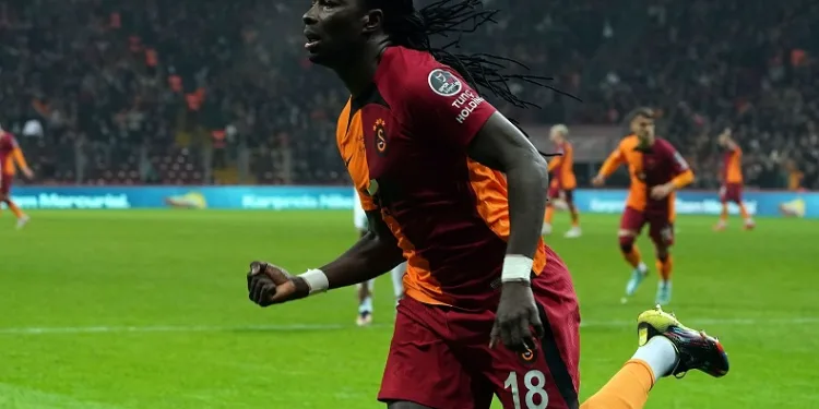 Galatasaray futbolcusu Gomis’ten Türkçe “İyi Bayramlar” mesajı