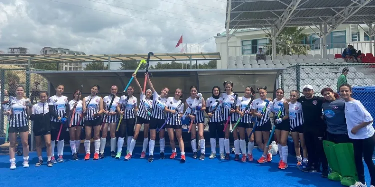 Muğla Kadın Hokey Takımı Türkiye ikincisi oldu