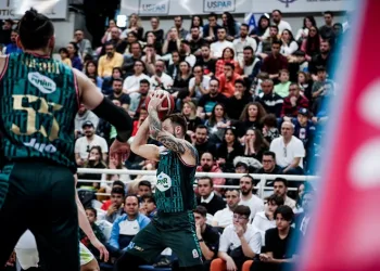 Pınar Karşıyaka, deplasmanda zorlanıyor