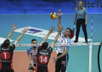AXA Sigorta Efeler Ligi: Halkbank: 3 – Ziraat Bankkart: 1