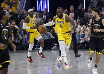 NBA’de Los Angeles Lakers, Golden State Warriors’u yenerek seriye galibiyetle başladı