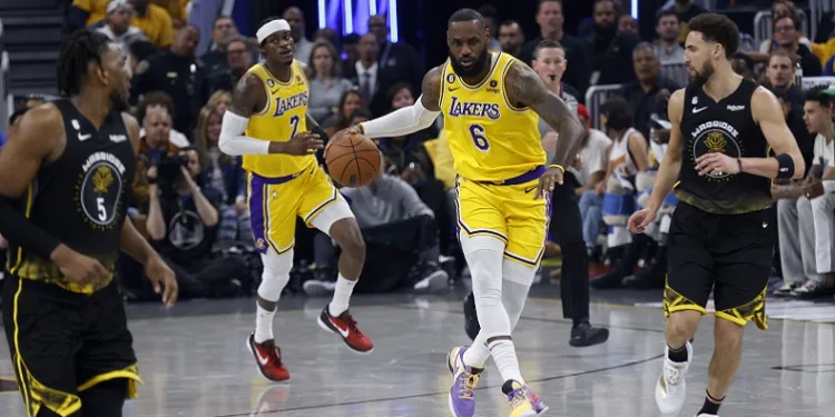 NBA’de Los Angeles Lakers, Golden State Warriors’u yenerek seriye galibiyetle başladı