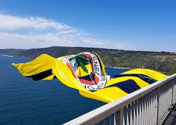 İstanbul’da köprülere Fenerbahçe bayrakları asıldı