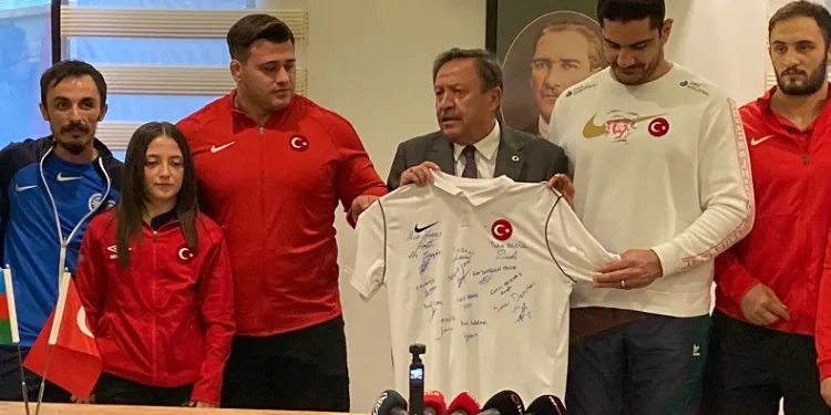 Şampiyon güreşçilerin sıradaki hedefi 2024 Paris Olimpiyatları