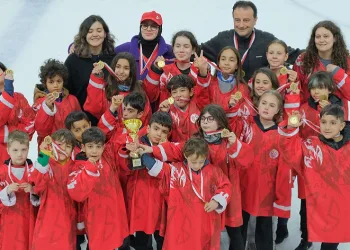 Antalyaspor Buz Hokeyi Takımı, piste çıktı