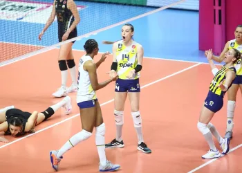 Fenerbahçe Opet, seride 1-0 öne geçti