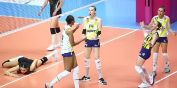 Fenerbahçe Opet, seride 1-0 öne geçti