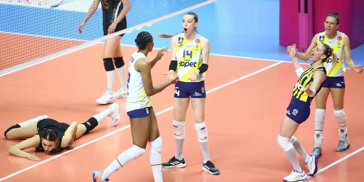Fenerbahçe Opet, seride 1-0 öne geçti