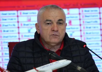 DG Sivasspor Teknik Direktörü Rıza Çalımbay: “Rövanşı en iyi şekilde bitireceğiz”
