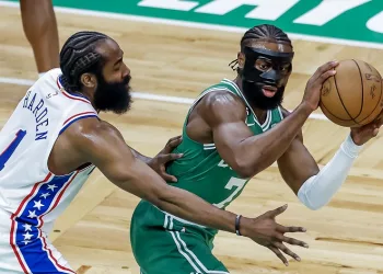 NBA’de Boston Celtics, Philadelphia 76ers’ı 34 sayı farkla yenerek seriyi 1-1’e getirdi