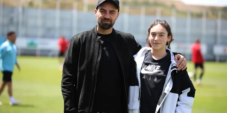 DG Sivassporlu eski futbolcu Kadir Bekmezci’den kulübe vefa ziyareti