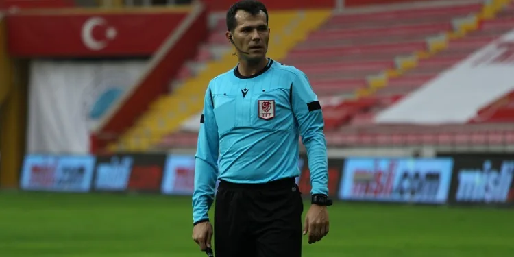 Ümraniyespor – DG Sivasspor maçını Burak Şeker yönetecek