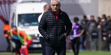 Sivasspor Teknik Direktörü Rıza Çalımbay: “Takımı eksik bırakan arkadaşımız maçın önüne geçti”