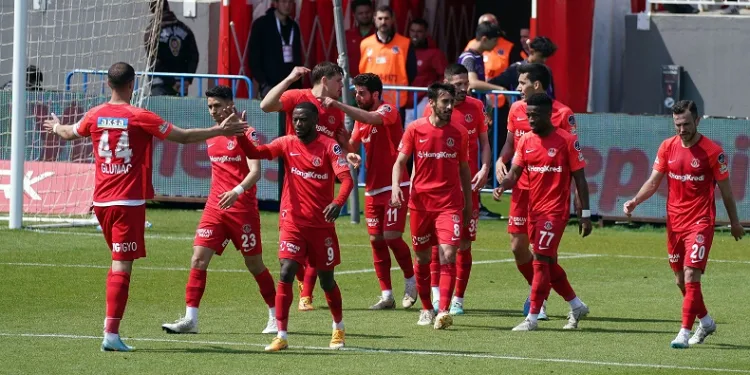 Spor Toto Süper Lig: Ümraniyespor: 4 – Sivasspor: 1