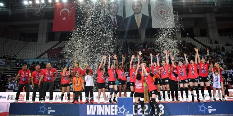 Konyaaltı Belediyesi SK Kadın Hentbol Takımı’nın yeni hedefi Türkiye Kupası