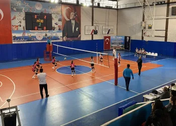 Voleybol küçükler grup müsabakaları Sinop’ta başladı