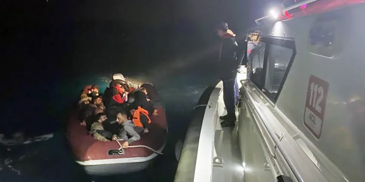 Dalaman açıklarında 19 düzensiz göçmen yakalandı