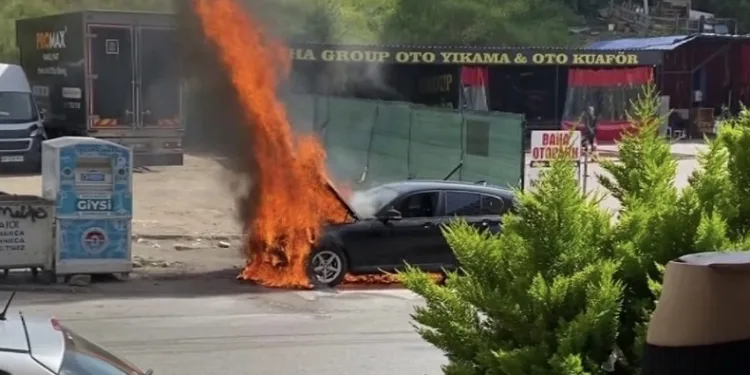 Otomobil alev topuna döndü
