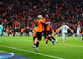 Galatasaray evindeki yenilmezliğini 15’e çıkardı