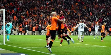 Galatasaray evindeki yenilmezliğini 15’e çıkardı