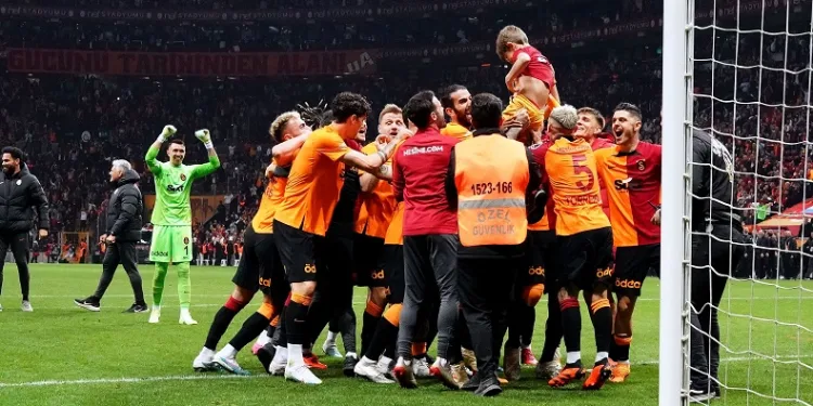 Galatasaray, Fenerbahçe ve Beşiktaş ile puan farkını 5’e çıkardı