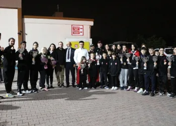 Milli sporculara coşkulu karşılama