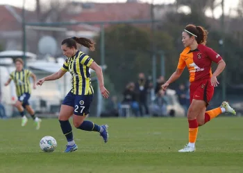 Turkcell Kadın Futbol Süper Ligi yarı finallerinde derbi heyecanı yaşanacak