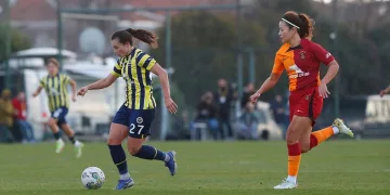 Turkcell Kadın Futbol Süper Ligi yarı finallerinde derbi heyecanı yaşanacak