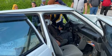 Otomobil ile kamyon kafa kafaya çarpıştı