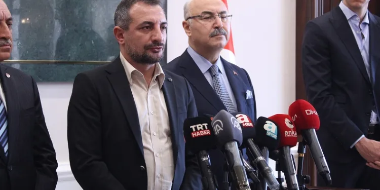 Altay Başkanı Ayhan Dündar: “Gemi limana yanaştı”