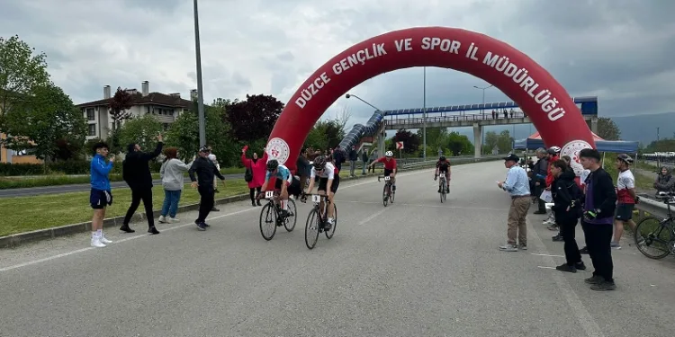 Pedallar madalya için döndü